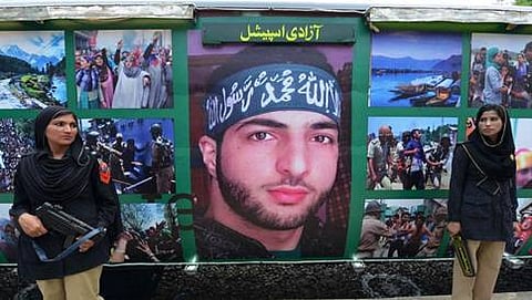 ಪಾಕ್ ಆಜಾದಿ ರೈಲಿನಲ್ಲಿ ಹಿಜ್ಬುಲ್ ಉಗ್ರ ಬುರ್ಹಾನ್ ವಾನಿ ಫೋಟೋ!