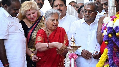 ನಾಡಹಬ್ಬ 'ಮೈಸೂರು ದಸರಾ' ಆರಂಭ; ಇನ್ಫೋಸಿಸ್ ಫೌಂಡೇಶನ್ ಅಧ್ಯಕ್ಷೆ ಸುಧಾ ಮೂರ್ತಿ ಚಾಲನೆ