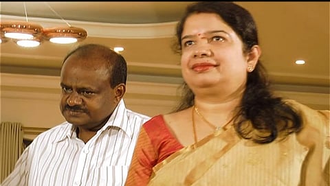 ಪತ್ನಿ ಅನಿತಾ ಜೊತೆ ಕುಮಾರಸ್ವಾಮಿ