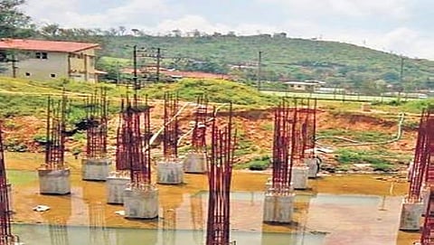 ಅರ್ಧಕ್ಕೇ ನಿಂತಿರುವ ಕಾಮಗಾರಿ