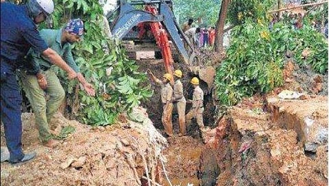 ಬೆಂಗಳೂರು: ಒಳಚರಂಡಿ ಕಾಮಗಾರಿ ವೇಳೆ ಮಣ್ಣು ಕುಸಿದು ಕಾರ್ಮಿಕ ದುರ್ಮರಣ