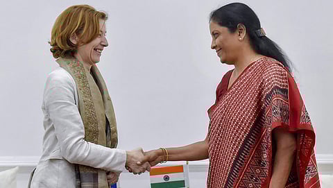 ಫ್ರಾನ್ಸ್ ರಕ್ಷಣಾ ಕಾರ್ಯದರ್ಶಿ ಫ್ಲಾರೆನ್ಸ್ ಪಾರ್ಲಿ - ರಕ್ಷಣಾ ಸಚಿವೆ ನಿರ್ಮಲಾ ಸೀತಾರಾಮನ್