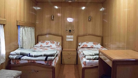 ಬೋಗಿಯಲ್ಲಿರುವ ಸಲೂನ್