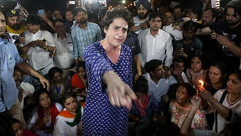 'ಕ್ಯಾಂಡಲ್ ಲೈಟ್ ಮಾರ್ಚ್' ವೇಳೆ ನೂಕುನುಗ್ಗಲು: ಜನಜಂಗುಳಿಯ ದುರ್ವರ್ತನೆಗೆ ಸಿಟ್ಟಿಗೆದ್ದ ಪ್ರಿಯಾಂಕಾ ವಾದ್ರಾ