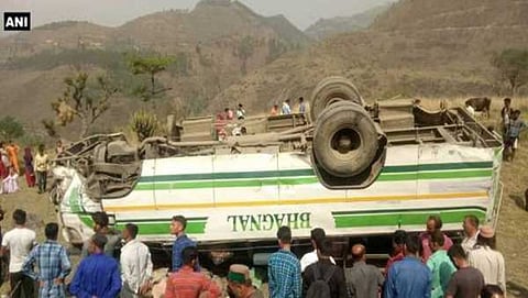 ಉರುಳಿ ಬಿದ್ದ ಬಸ್