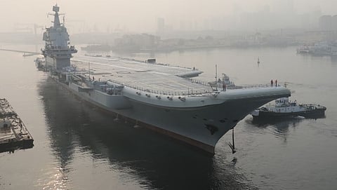 ಚೀನಾದ ವಿಮಾನವಾಹಕ ನೌಕೆ ಈಶಾನ್ಯ ಚೀನಾದ ಲಿಯನಿಂಗ್ ಪ್ರಾಂತ್ಯದಲ್ಲಿ ಪರೀಕ್ಷೆಗೆ ಸಮುದ್ರಕ್ಕೆ ಇಳಿಯಿತು.