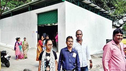 ಚಾಮರಾಜಪೇಟೆಯ ಹಿಂದೂ ರುದ್ರಭೂಮಿಯಲ್ಲಿ ಪೋಲಿಂಗ್ ಬೂತ್