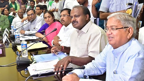 ರೈತಮುಖಂಡರೊಂದಿಗೆ ಸಭೆಯಲ್ಲಿ ಮುಖ್ಯಮಂತ್ರಿ ಹೆಚ್ ಡಿ ಕುಮಾರಸ್ವಾಮಿ ಮತ್ತು ಉಪ ಮುಖ್ಯಮಂತ್ರಿ ಡಾ.ಜಿ.ಪರಮೇಶ್ವರ್