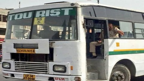 ಎಎಪಿ ಕಾರ್ಯಕರ್ತರಿದ್ದ ಬಸ್