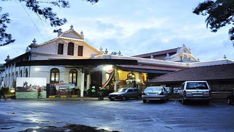 ಬೌರಿಂಗ್ ಇನ್ಸ್ ಟಿಟ್ಯೂಟ್ ಕ್ಲಬ್