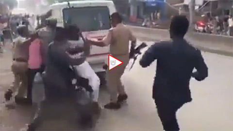 ವಿದ್ಯಾರ್ಥಿಗಳ ಎಳೆದಾಡಿದ ಪೊಲೀಸರು