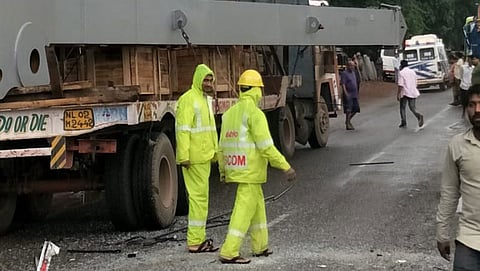ಅಪಘಾತಕ್ಕೆ ಕಾರಣವಾದ ಲಾರಿ