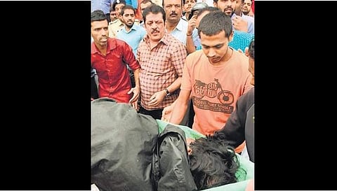 ಅಪಘಾತದಲ್ಲಿ ಆಯುರ್ವೇದ ವೈದ್ಯ ಸಾವು: ಗಾಯಾಳುಗಳಿಗೆ ನೆರವು ನೀಡಿ ಮಾನವೀಯತೆ ಮೆರೆದ ಸಚಿವ ಜಮೀರ್