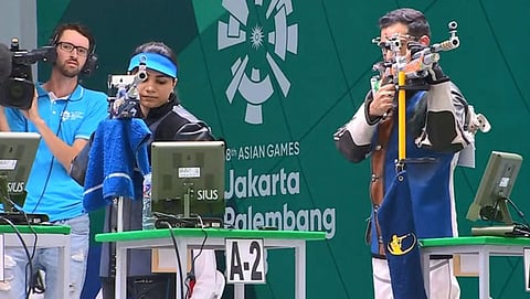 ಕಂಚಿನ ಪದಕ ಗೆದ್ದ ಅಪೂರ್ವಿ ಚಂಡೇಲಾ ಮತ್ತು ರವಿ ಕುಮಾರ್