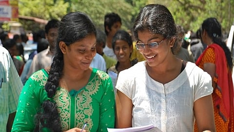 ಆಫ್ ಲೈನ್ ಮೋಡ್ ನಲ್ಲಿ ಒಂದೇ ದಿನ ನೀಟ್ ಪರೀಕ್ಷೆ: ಹೆಚ್ ಆರ್ ಡಿ ಇಲಾಖೆ ಸ್ಪಷ್ಟನೆ