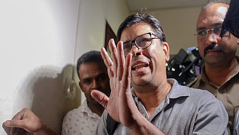 ಪುಣೆ ಪೊಲೀಸರಿಂದ ನಿನ್ನೆ ಬಂಧಿತರಾದ ಮಾನವ ಹಕ್ಕುಗಳ ಹೋರಾಟಗಾರ ಅರುಣ್ ಫೆರ್ರೈರಾ