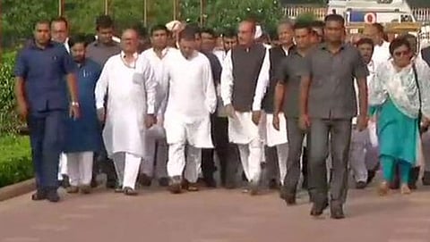 ದೆಹಲಿಯಲ್ಲಿ ಭಾರತ್ ಬಂದ್ ಪ್ರತಿಭಟನಾ ಮೆರವಣಿಗೆಯಲ್ಲಿ ಪಾಲ್ಗೊಂಡ ರಾಹುಲ್ ಗಾಂಧಿ