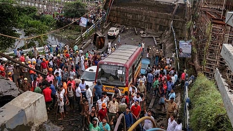 ಸೇತುವೆ ಕುಸಿತದ ಚಿತ್ರ ಮತ್ತು ಮುಂದುವರಿದ ಕಾರ್ಯಾಚರಣೆ