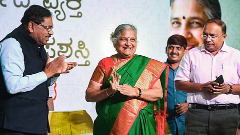 ಇನ್ಫೋಸಿಸ್ ಪ್ರತಿಷ್ಠಾನದ ಅಧ್ಯಕ್ಷೆ ಡಾ ಸುಧಾಮೂರ್ತಿಯವರಿಗೆ ವರ್ಷದ ವ್ಯಕ್ತಿ ಪ್ರದಾನ