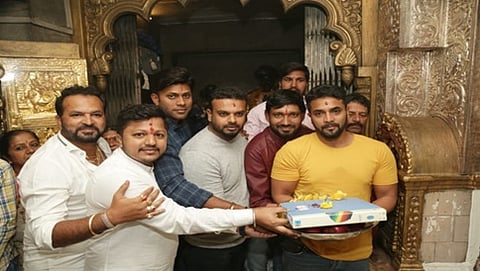 ಚಾಮುಂಡೇಶ್ವರಿ ದೇವಾಲಯ ಮುಂದೆ ಪೂಜೆ ಮಾಡಿಸಿಕೊಂಡ ಮದಗಜ ಚಿತ್ರತಂಡ