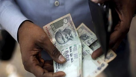 1 ಲಕ್ಷ ರೂ ನಗದು ಇದ್ದ ಬ್ಯಾಗ್ ನ್ನು ಮಾಲಿಕರಿಗೆ ತಲುಪಿಸಿ ಪ್ರಾಮಾಣಿಕತೆ ಮೆರೆದ ಬಿಎಂಟಿಸಿ ಸಿಬ್ಬಂದಿ!