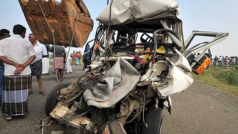 ಅಪಘಾತಕ್ಕಿಡಾದ ವ್ಯಾನ್