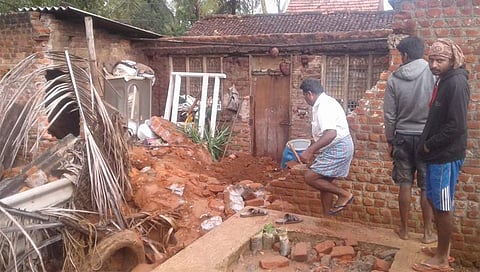 ಮನೆ ಕುಸಿತ