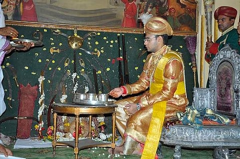 ಶಸ್ತ್ರಾಸ್ತ್ರಗಳಿಗೆ ಯಧುವೀರ್ ಪೂಜೆ