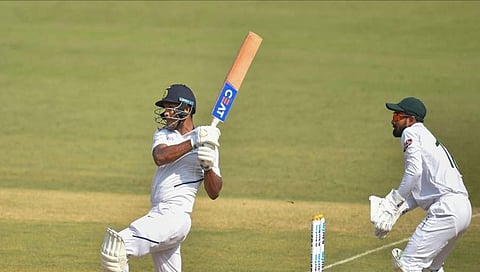 ಇಂದೋರ್ ಟೆಸ್ಟ್: ಎರಡನೇ ದ್ವಿಶತಕ ಸಿಡಿಸಿದ ಕನ್ನಡಿಗೆ ಮಯಾಂಕ್, ಬೃಹತ್ ಮೊತ್ತದತ್ತ ಟಿಂ ಇಂಡಿಯಾ