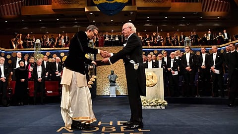 ನೊಬೆಲ್ ಪ್ರಶಸ್ತಿ ಸ್ವೀಕರಿಸಿದ ಅಭಿಜಿತ್ ಬ್ಯಾನರ್ಜಿ