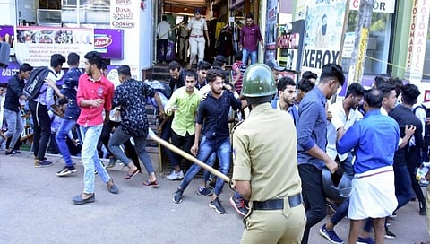 ಮುಸ್ಲಿಂ ಸಂಘಟನೆಗಳಿಂದ ಮಂಗಳೂರಿನಲ್ಲಿ ರ್ಯಾಲಿಗೆ ಕರೆ; ಹಿರಿಯ ಪೊಲೀಸ್ ಅಧಿಕಾರಿಗಳ ರಾಜೀನಾಮೆಗೆ ಒತ್ತಾಯ