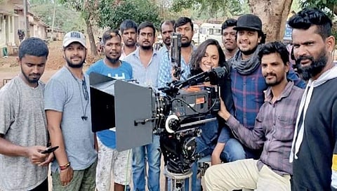 ತಮ್ಮ ಚಿತ್ರತಂಡದೊಡನೆ ಶೀತಲ್ ಶೆಟ್ಟಿ
