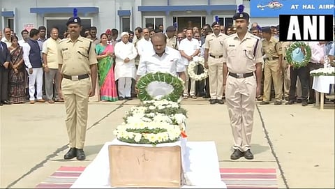 ಹುತಾತ್ಮ ಯೋಧ ಗುರು ಪಾರ್ಥಿವ ಶರೀರಕ್ಕೆ ಮುಖ್ಯಮಂತ್ರಿ ಅಂತಿಮ ನಮನ