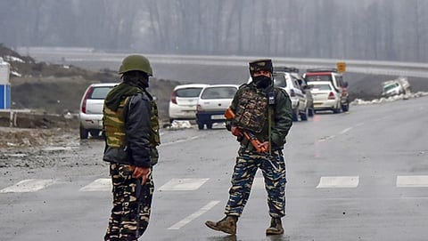 ಪುಲ್ವಾಮ ದಾಳಿ: ಯೋಧರ ಮೇಲಿನ ದಾಳಿಯ ನಡುವೆಯೂ ಸುಳ್ಳು ಸುದ್ದಿ ಹಬ್ಬಿಸುತ್ತಿದ್ದಾರೆ ಕಿರಾತಕರು, ಅದನ್ನು ನಂಬಬೇಡಿ