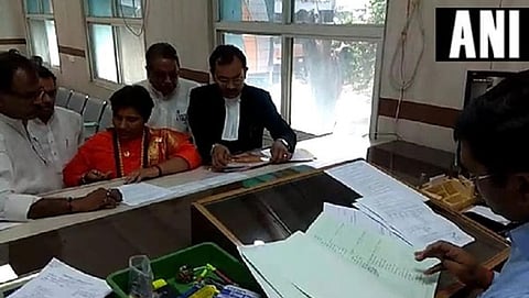 ನಾಮಪತ್ರ ಸಲ್ಲಿಸುತ್ತಿರುವ ಪ್ರಗ್ಯಾ ಸಿಂಗ್