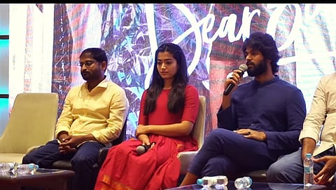 ಪತ್ರಿಕಾಗೋಷ್ಠಿಯಲ್ಲಿ ರಶ್ಮಿಕಾ ಮಂದಣ್ಣ, ವಿಜಯ್ ದೇವರಕೊಂಡ