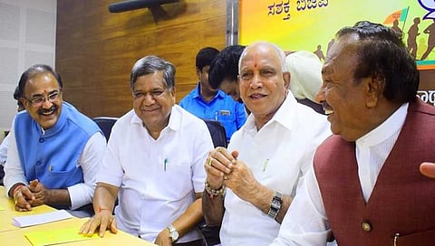 9 ಜುಲೈ 2019 ರಂದು ಬೆಂಗಳೂರಿನ ಬಿಜೆಪಿ ಕೇಂದ್ರ ಕಚೇರಿಯಲ್ಲಿ ನಡೆದ ಸಭೆಯಲ್ಲಿ ಪಕ್ಷದ ಸದಸ್ಯರೊಂದಿಗೆ ಬಿಜೆಪಿ ಕರ್ನಾಟಕ ಮುಖ್ಯಸ್ಥ ಬಿ.ಎಸ್.ಯಡಿಯೂರಪ್ಪ