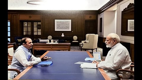 ಭಾರಿ ಕುತೂಹಲ ಮೂಡಿಸಿದ ಪ್ರಧಾನಿ ಮೋದಿ- ಪಾಕ್ ಭಾರತೀಯ ರಾಯಭಾರ ಕಚೇರಿಯ ಅಧಿಕಾರಿ ಭೇಟಿ