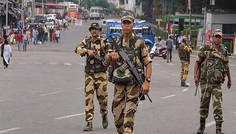 ಜಮ್ಮುವಿನಲ್ಲಿ ನಿರ್ಬಂಧ ತೆರವು, ಕಾಶ್ಮೀರದ ಕೆಲವೆಡೆ ಮುಂದುವರಿಕೆ