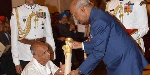 ದಾಮೋದರ್ ಗಣೇಶ್ ಬಾಪಟ್