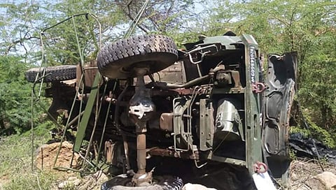 ಉರುಳಿಬಿದ್ದ ಟ್ರಕ್