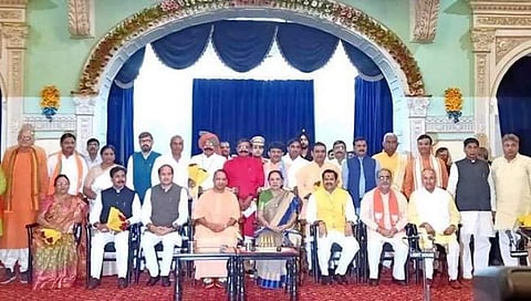 ನೂತನ ಸಚಿವರೊಂದಿಗೆ ರಾಜ್ಯಪಾಲರು ಹಾಗೂ ಸಿಎಂ