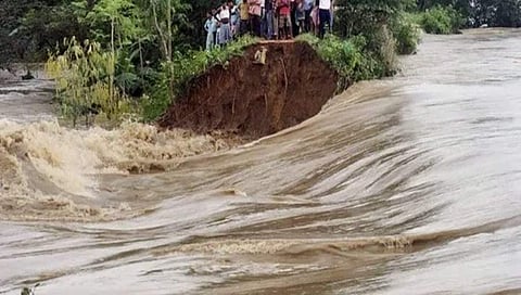 ಜಲಾನಯನ ಪ್ರದೇಶಗಳಲ್ಲಿ ಭಾರಿ ಮಳೆಯಿಂದ ಉಕ್ಕಿ ಹರಿಯುತ್ತಿರುವ ನದಿಗಳು: ರಾಜ್ಯದಲ್ಲಿ ಗಂಭೀರ ಪ್ರವಾಹ ಪರಿಸ್ಥಿತಿ ಮುಂದುವರಿಕೆ