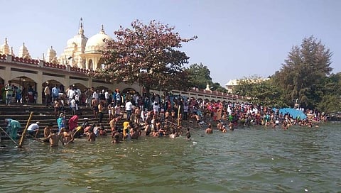 ಕೃಷ್ಣಾ ಮತ್ತು ಮಲಪ್ರಭಾ ನದಿಗಳ ಸಂಗಮ ತಾಣ ಕೂಡಲಸಂಗಮದಲ್ಲಿ ಸಂಕ್ರಮಣದ ಪುಣ್ಯಸ್ನಾನ ಮಾಡಿದ ಜನತೆ.
