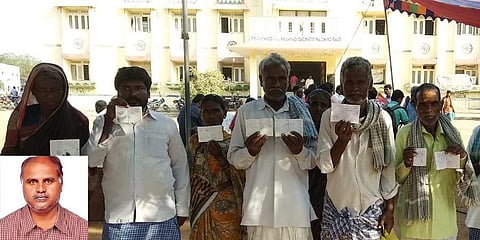 ಮೋಸಹೋದ ಗ್ರಾಮಸ್ಥರು, ಒಳ ಚಿತ್ರ ಪೊಸ್ಟ್ ಮಾಸ್ಟರ್ ಪ್ರಸನ್ನ ಪುರೋಹಿತ