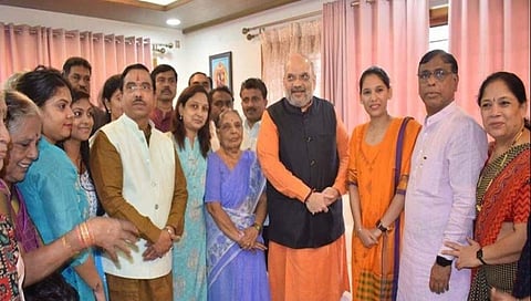 ಜೋಶಿ ಕುಟುಂಬಸ್ಥರೊಂದಿಗೆ ಅಮಿತ್ ಶಾ