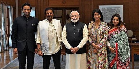 ಮೋದಿ ಜತೆ ಮೋಹನ್ ಬಾಬು ಕುಟುಂಬ