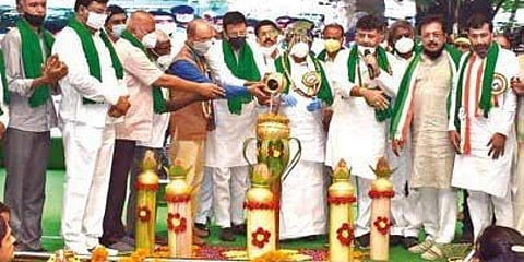 ರೈತ ಸಮ್ಮೇಳನದಲ್ಲಿ ಕಾಂಗ್ರೆಸ್ ನಾಯಕರು