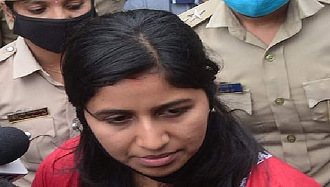 ಕಳೆದ ವಾರ ಮಂಗಳೂರು ಸಿಸಿಬಿ ಕಚೇರಿಯಲ್ಲಿ ವಿಚಾರಣೆ ಮುಗಿಸಿ ಹೊರಬಂದ ಅನುಶ್ರೀ ಮಾಧ್ಯಮಗಳ ಜೊತೆ ಮಾತನಾಡುತ್ತಿರುವುದು