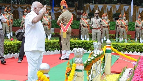 ಪೊಲೀಸ್ ಸಂಸ್ಮರಣಾ ದಿನದ ಅಂಗವಾಗಿ ಕರ್ತವ್ಯನಿರತರಾಗಿ ಹುತಾತ್ಮರಾದ ಪೊಲೀಸ್ ಸಿಬ್ಬಂದಿಗೆ ಗೌರವ ಸಲ್ಲಿಸಿದ ಸಿಎಂ ಯಡಿಯೂರಪ್ಪ